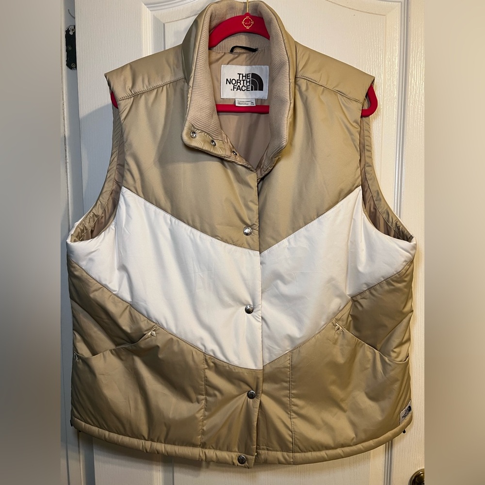 The North Face White and Tan Color-Blocked Women’s Vest XXL